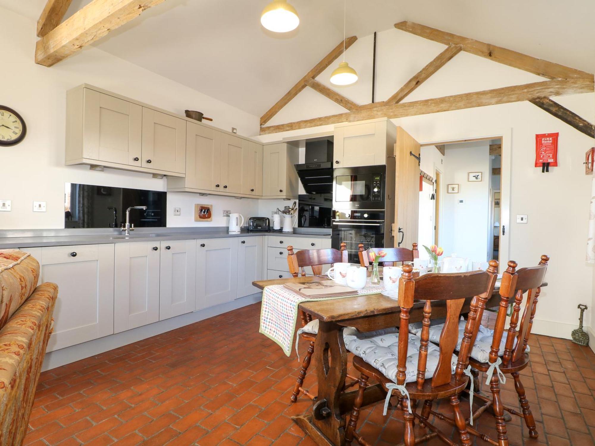 The Cowshed Villa Battle Bagian luar foto
